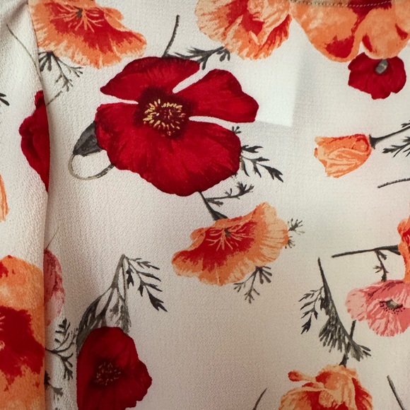 Floral Blouse with frilly sleeves - Picture 2 of 5